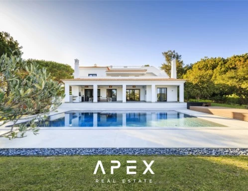 Beach 3 Bedroom Townhouse in Vale do Lobo 2 minutes to the beach