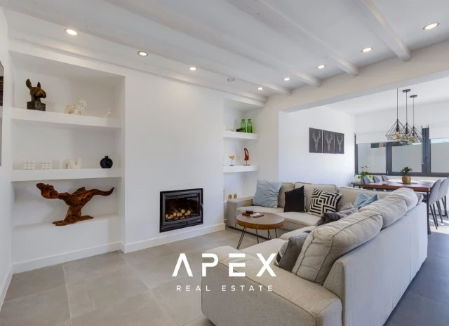 Exclusive 4 Bedroom Renovated Villa with Private Pool