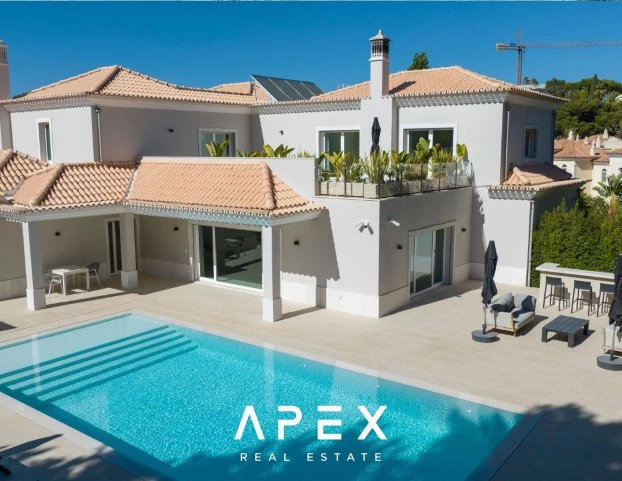 5 Bedroom Villa with a separate 2 Bedroom Staff Quarters / Quinta Encosta