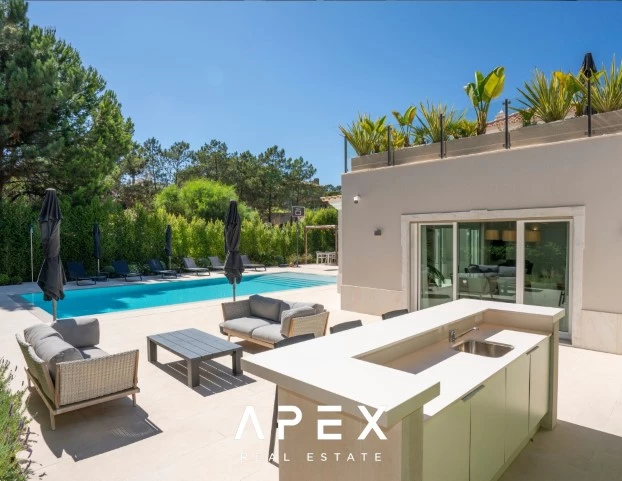 5 Bedroom Villa with a separate 2 Bedroom Staff Quarters / Quinta Encosta