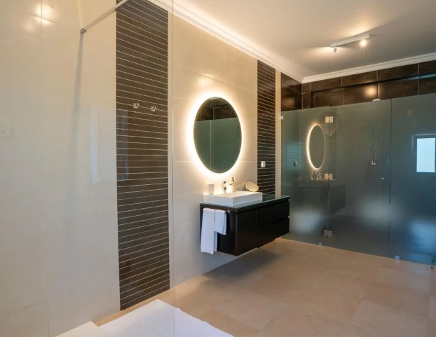 5 Bedroom Villa with a separate 2 Bedroom Staff Quarters / Quinta Encosta