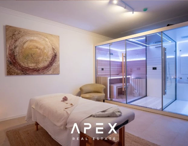 5 Bedroom Villa with a separate 2 Bedroom Staff Quarters / Quinta Encosta