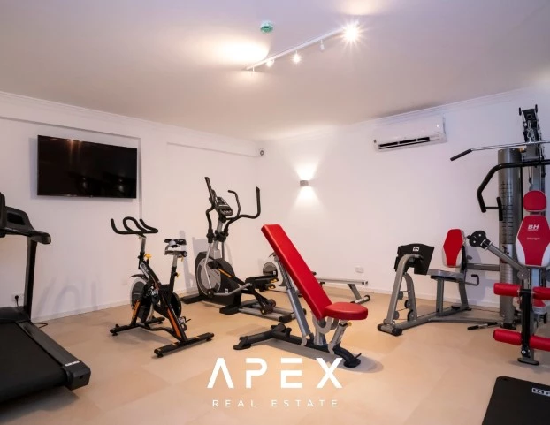 5 Bedroom Villa with a separate 2 Bedroom Staff Quarters / Quinta Encosta