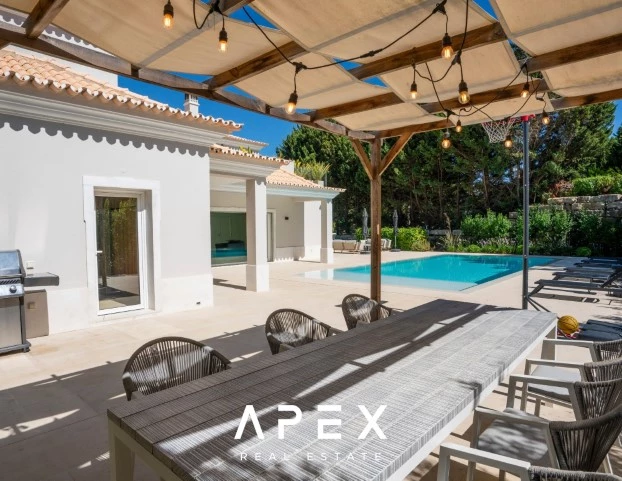 5 Bedroom Villa with a separate 2 Bedroom Staff Quarters / Quinta Encosta