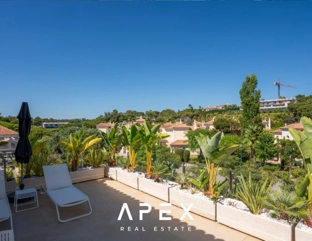 5 Bedroom Villa with a separate 2 Bedroom Staff Quarters / Quinta Encosta