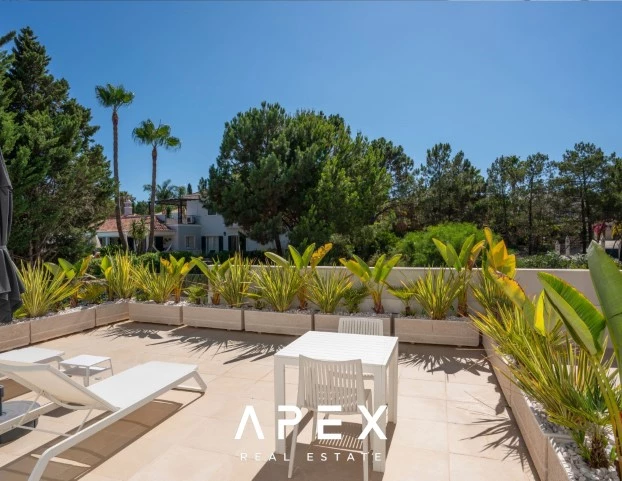 5 Bedroom Villa with a separate 2 Bedroom Staff Quarters / Quinta Encosta