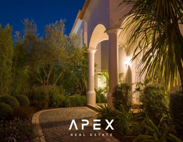 5 Bedroom Villa with a separate 2 Bedroom Staff Quarters / Quinta Encosta