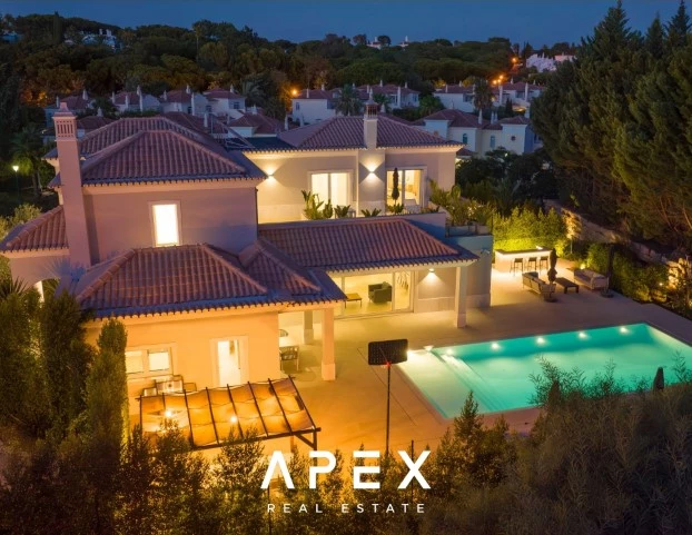 5 Bedroom Villa with a separate 2 Bedroom Staff Quarters / Quinta Encosta