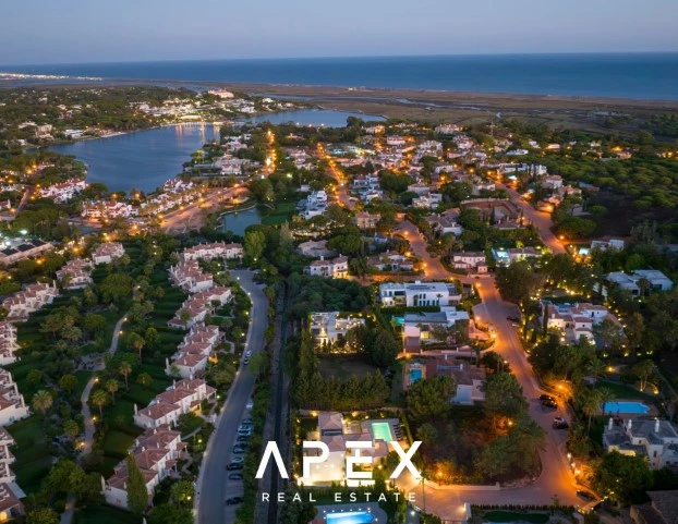 5 Bedroom Villa with a separate 2 Bedroom Staff Quarters / Quinta Encosta