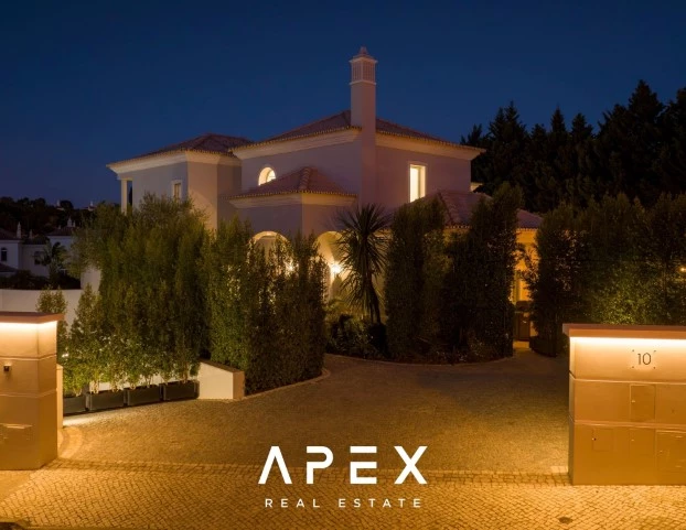 5 Bedroom Villa with a separate 2 Bedroom Staff Quarters / Quinta Encosta