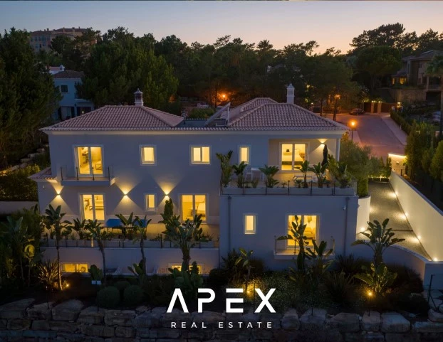 5 Bedroom Villa with a separate 2 Bedroom Staff Quarters / Quinta Encosta
