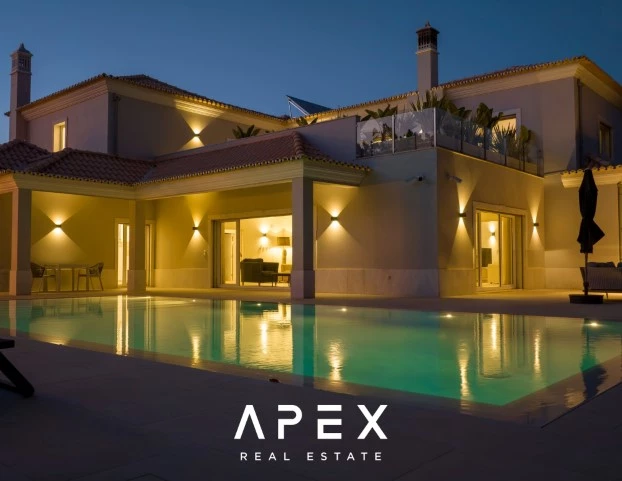 5 Bedroom Villa with a separate 2 Bedroom Staff Quarters / Quinta Encosta