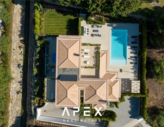 5 Bedroom Villa with a separate 2 Bedroom Staff Quarters / Quinta Encosta