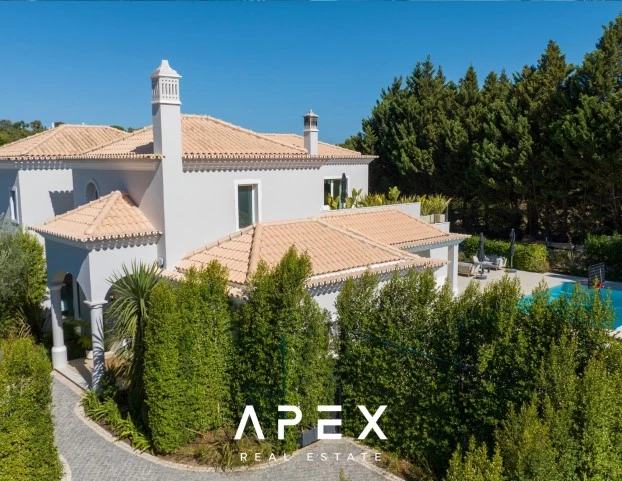 5 Bedroom Villa with a separate 2 Bedroom Staff Quarters / Quinta Encosta