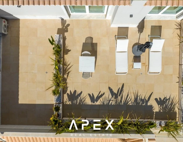 5 Bedroom Villa with a separate 2 Bedroom Staff Quarters / Quinta Encosta