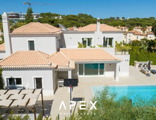 5 Bedroom Villa with a separate 2 Bedroom Staff Quarters / Quinta Encosta