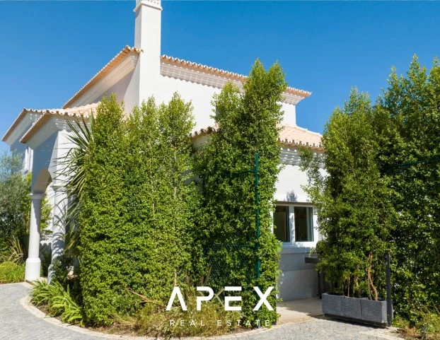 5 Bedroom Villa with a separate 2 Bedroom Staff Quarters / Quinta Encosta