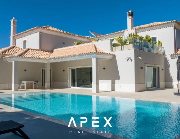 5 Bedroom Villa with a separate 2 Bedroom Staff Quarters / Quinta Encosta