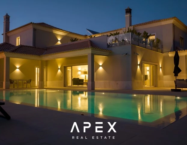 5 Bedroom Villa with a separate 2 Bedroom Staff Quarters / Quinta Encosta