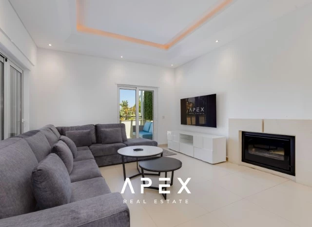 Five Bedroom Villa in The crest