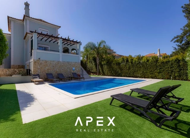Five Bedroom Villa in The crest