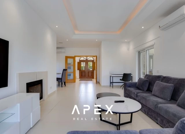 Five Bedroom Villa in The crest