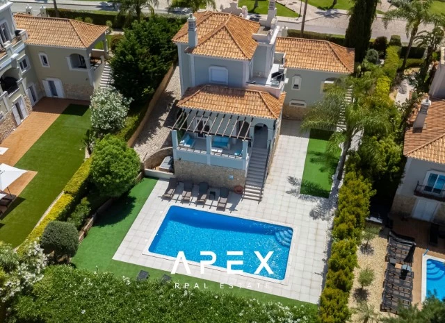 Five Bedroom Villa in The crest