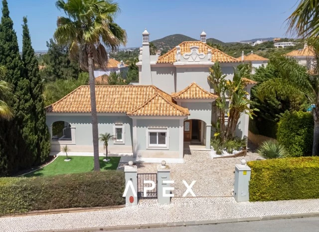 Five Bedroom Villa in The crest