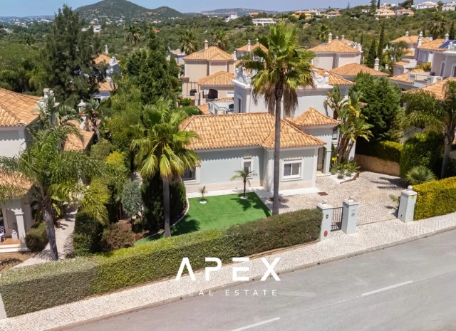 Five Bedroom Villa in The crest