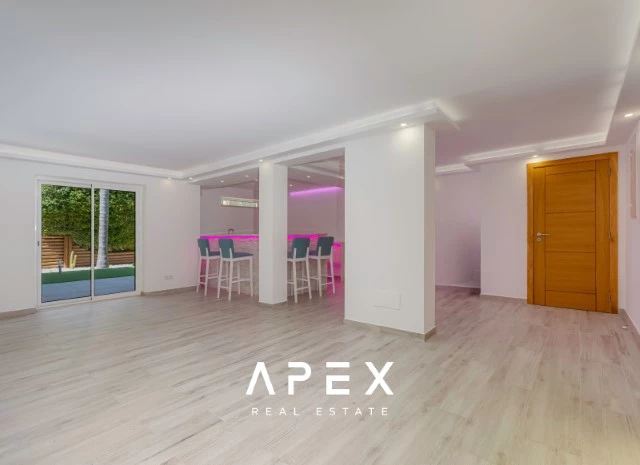 Five Bedroom Villa in The crest