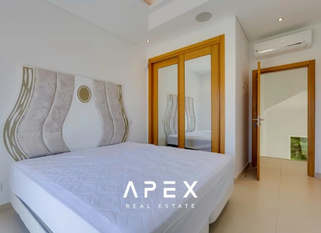 Five Bedroom Villa in The crest