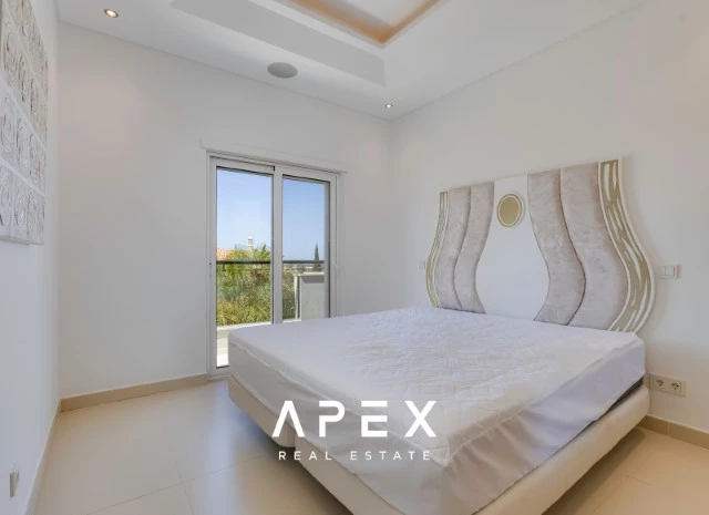 Five Bedroom Villa in The crest