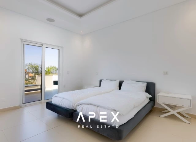 Five Bedroom Villa in The crest