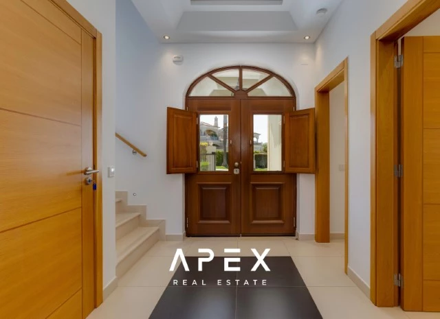 Five Bedroom Villa in The crest