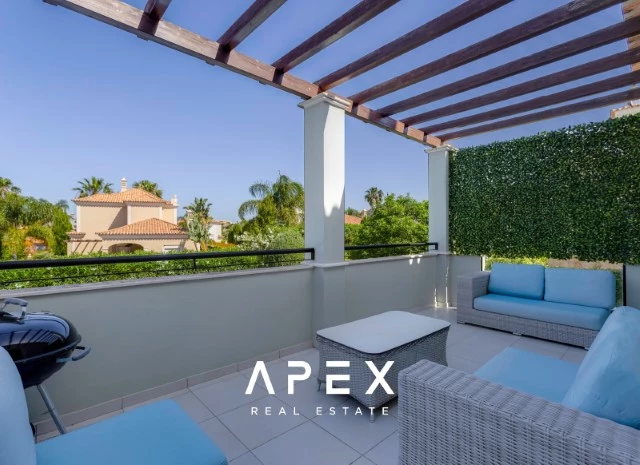 Five Bedroom Villa in The crest