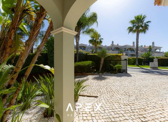 Five Bedroom Villa in The crest
