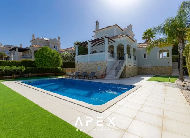 Five Bedroom Villa in The crest