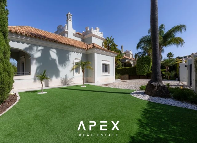 Five Bedroom Villa in The crest
