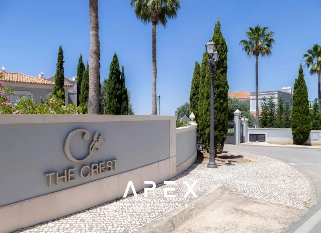 Five Bedroom Villa in The crest