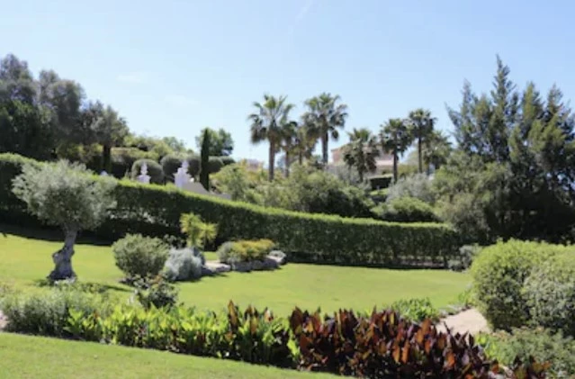 Luxurious 5-bedroom villa in The crest