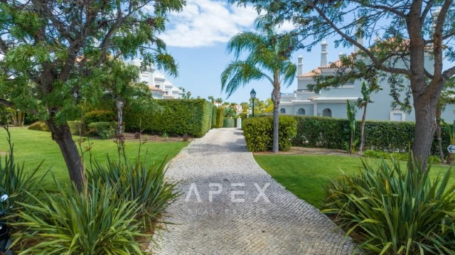 Luxurious 5-bedroom villa in The crest