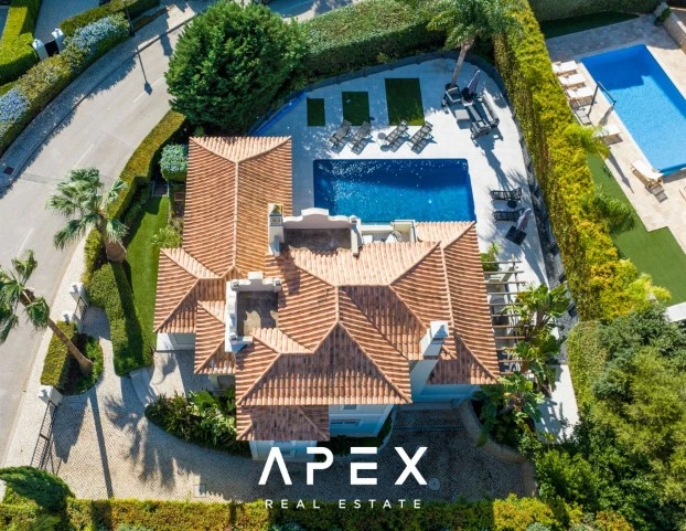 Luxurious 5-bedroom villa in The crest