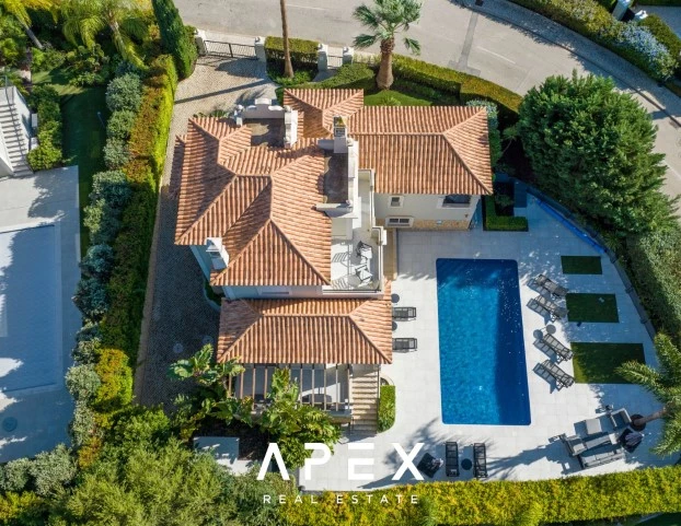Luxurious 5-bedroom villa in The crest