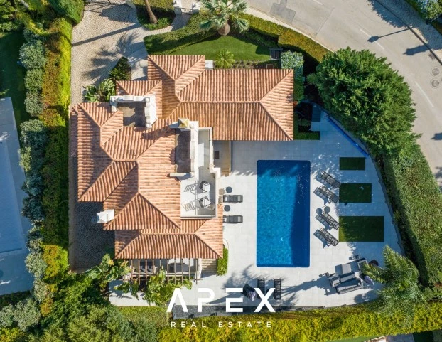 Luxurious 5-bedroom villa in The crest