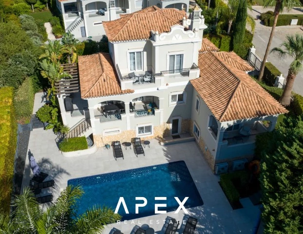 Luxurious 5-bedroom villa in The crest