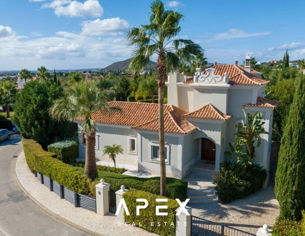 Luxurious 5-bedroom villa in The crest