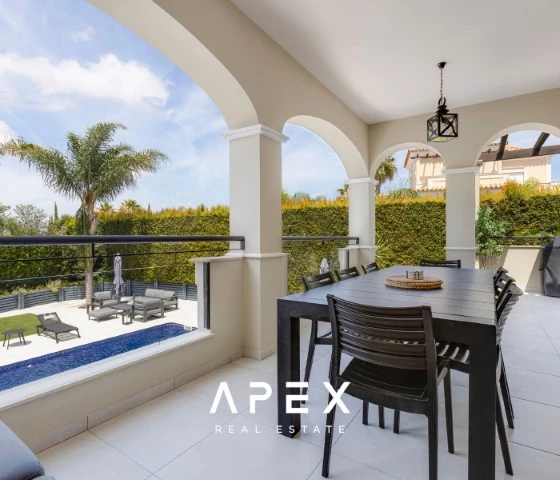 Luxurious 5-bedroom villa in The crest
