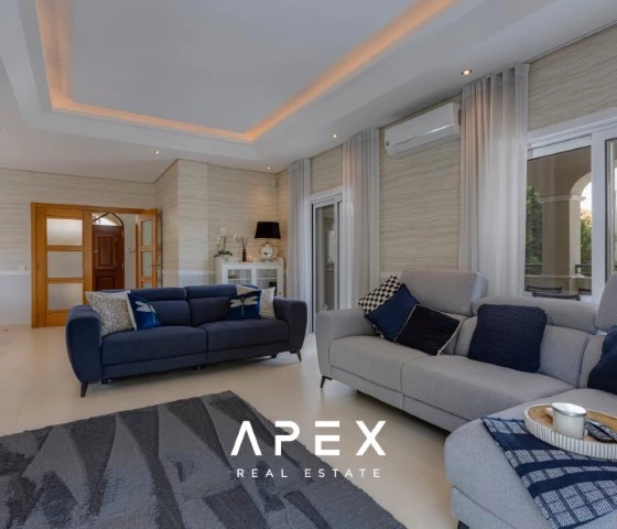 Luxurious 5-bedroom villa in The crest