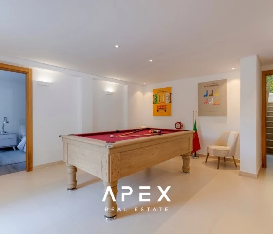 Luxurious 5-bedroom villa in The crest