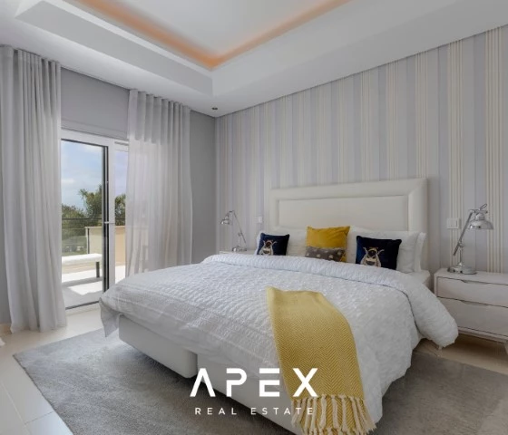 Luxurious 5-bedroom villa in The crest